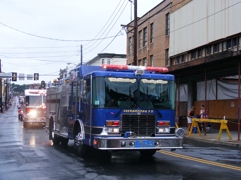 9_11 fire truck paraid 273.JPG